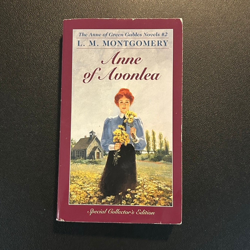 Anne of Avonlea L. M. Montgomery Special Collectors Edition Paperback Book 1998